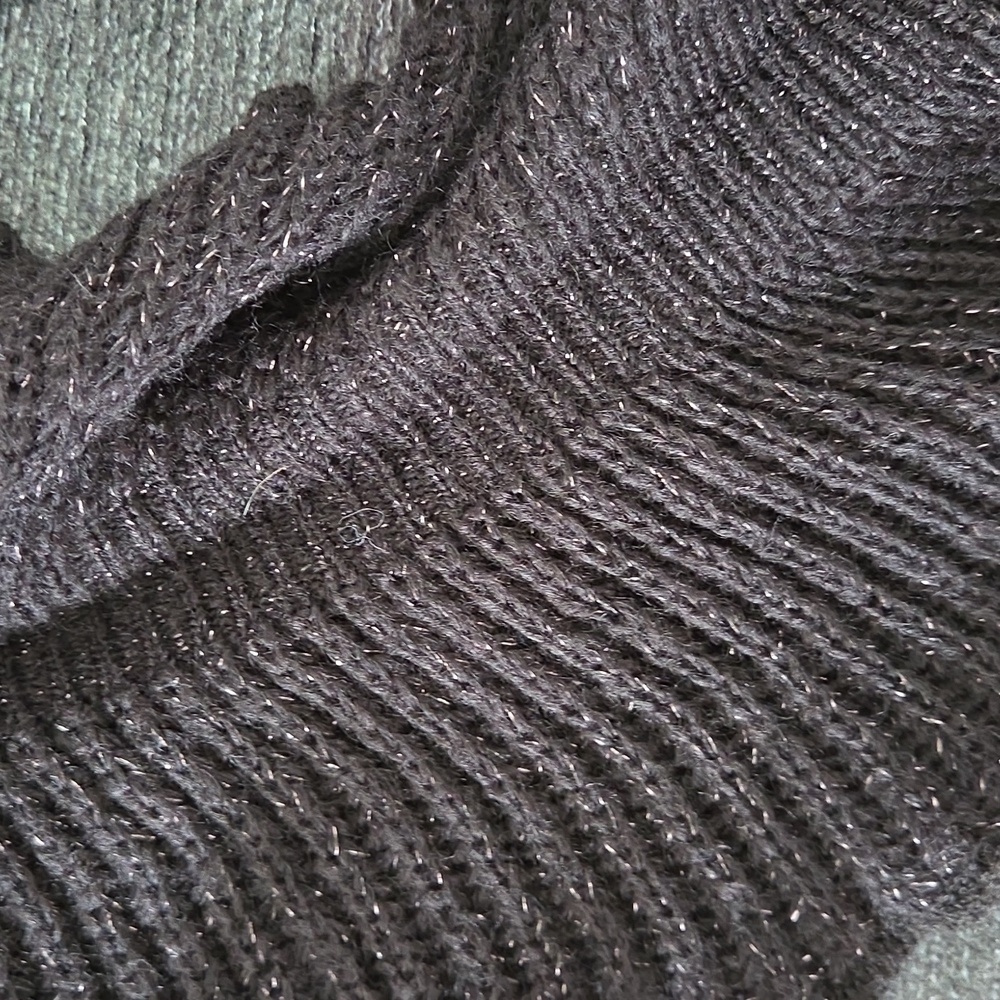 Black Ruffled Knit Scarf - Picture 3 of 7